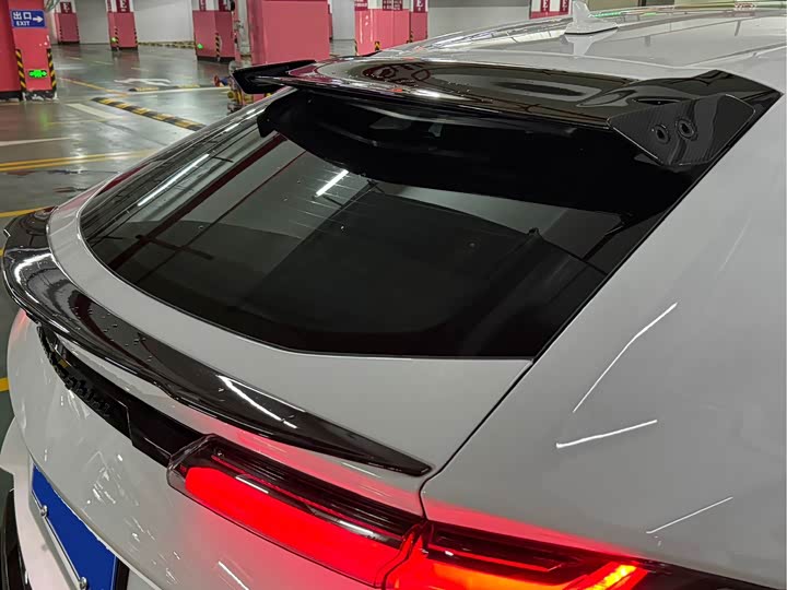 Фото 11 - Lamborghini Urus