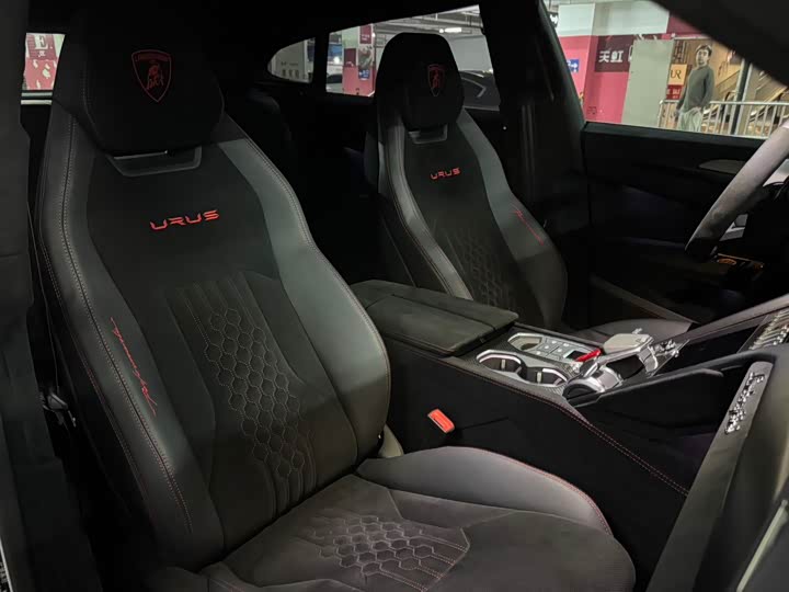 Фото 5 - Lamborghini Urus