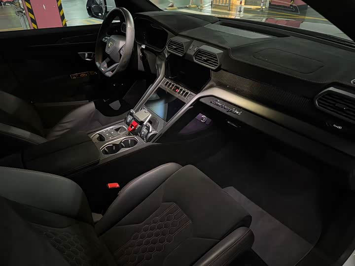 Фото 6 - Lamborghini Urus