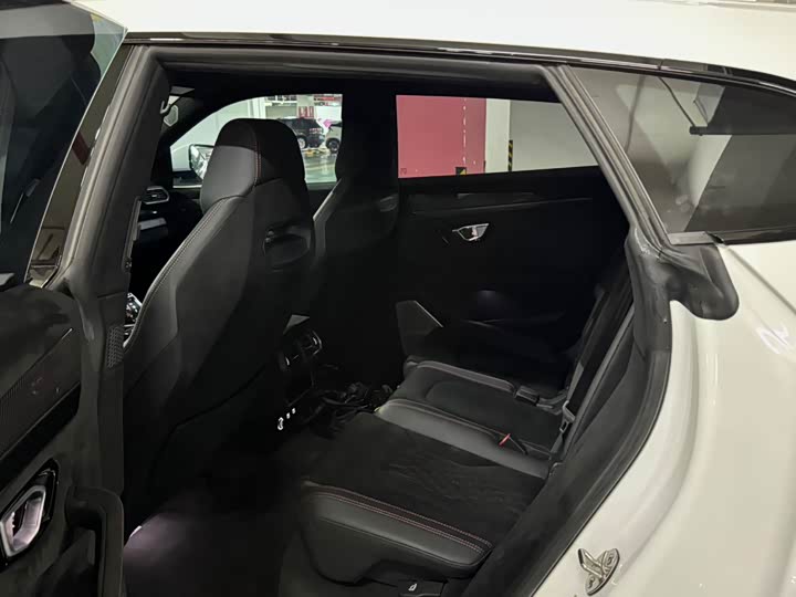 Фото 8 - Lamborghini Urus