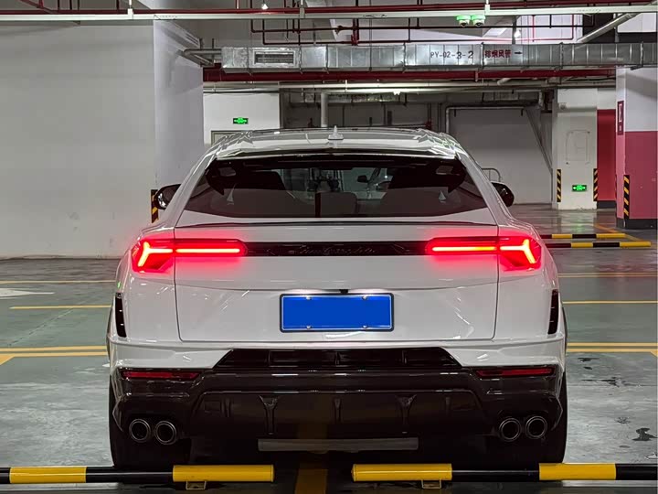 Фото 9 - Lamborghini Urus