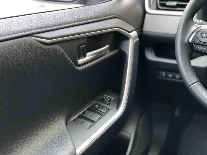 Фото 13 - Toyota Wildlander