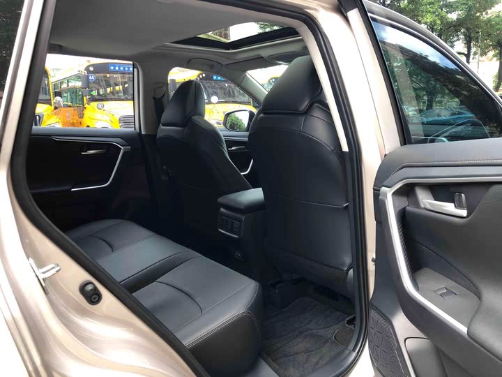 Фото 21 - Toyota Wildlander