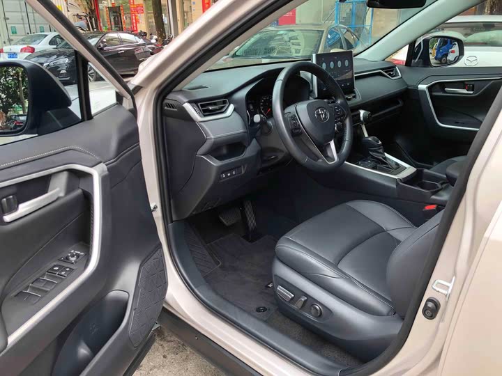 Фото 9 - Toyota Wildlander