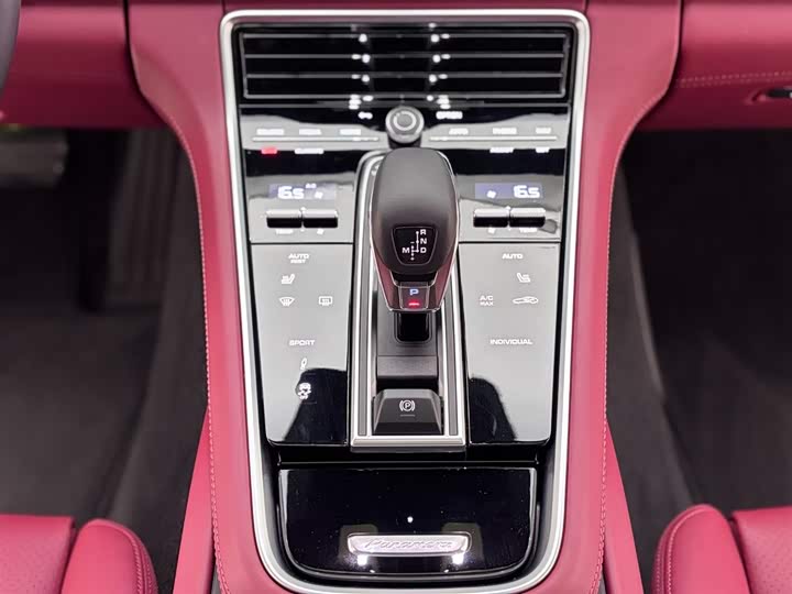 Фото 14 - Porsche Panamera