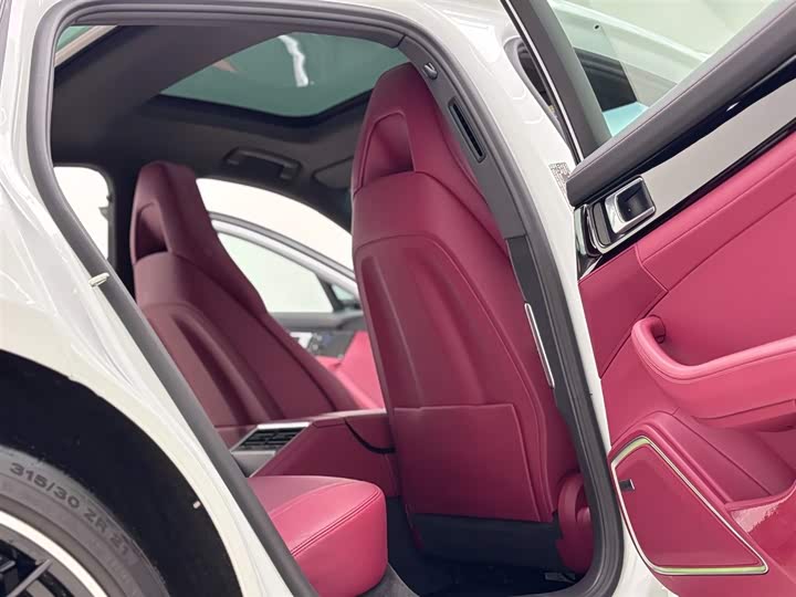 Фото 26 - Porsche Panamera