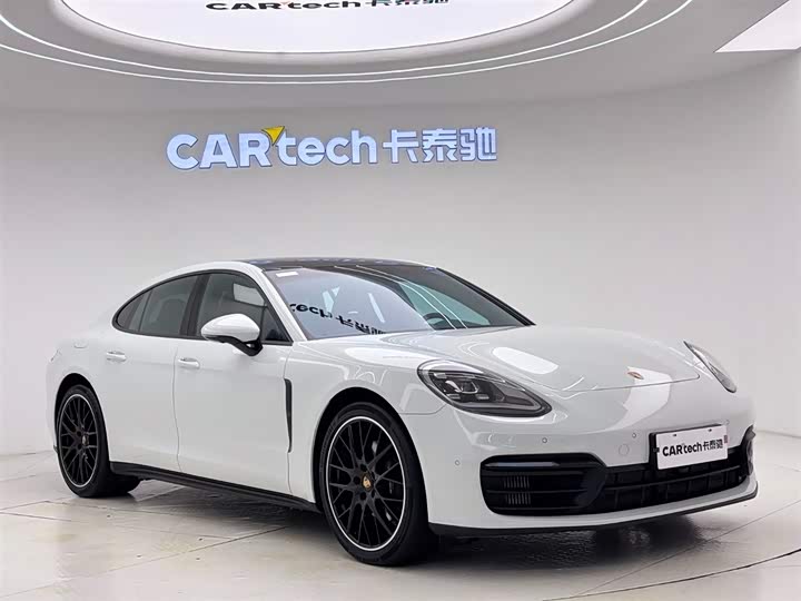 Фото 28 - Porsche Panamera
