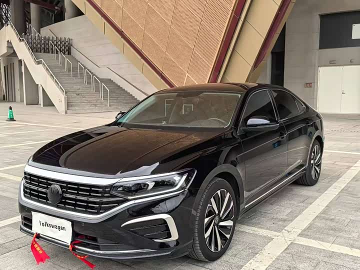 Фото 1 - Volkswagen Passat