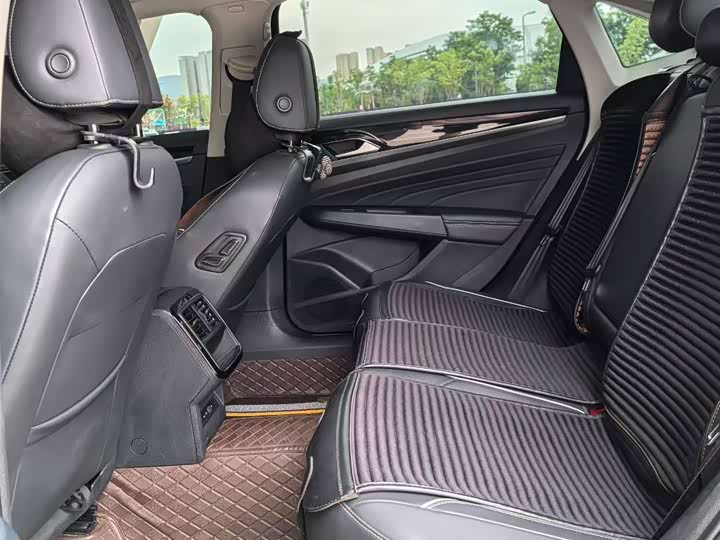 Фото 9 - Volkswagen Passat