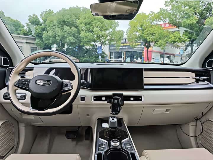 Фото 12 - Geely Icon