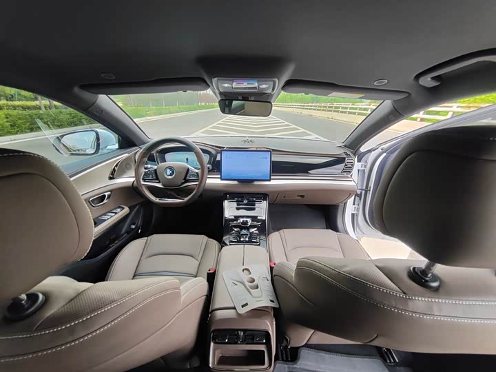 Фото 14 - BYD Han