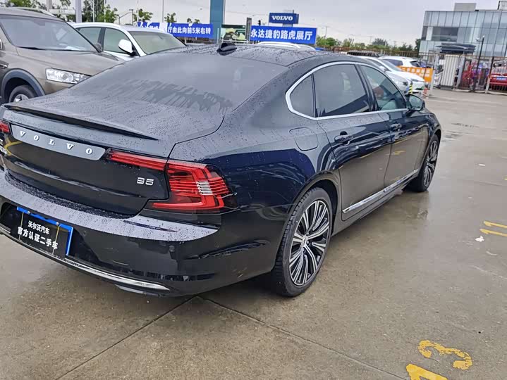 Фото 10 - Volvo S90
