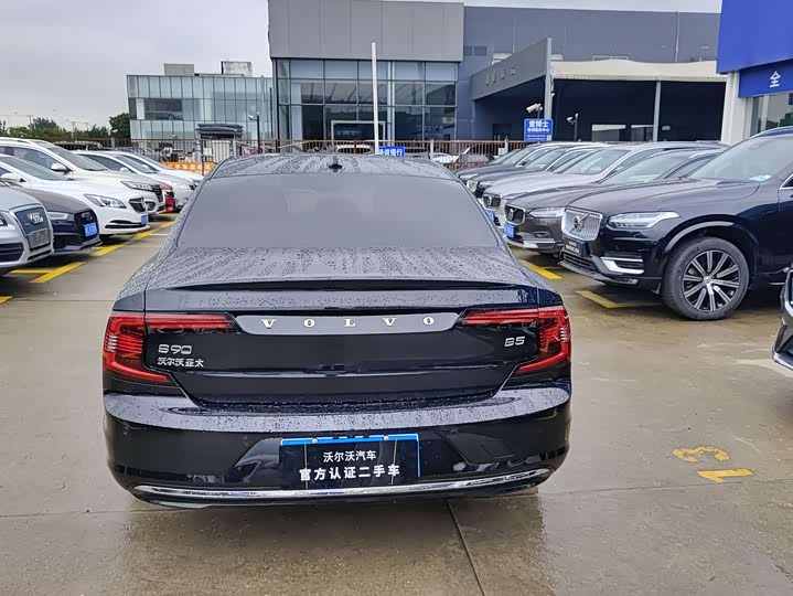 Фото 8 - Volvo S90