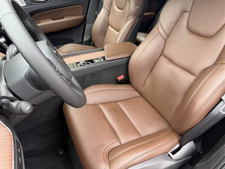 Фото 19 - Volvo XC60 Hybrid