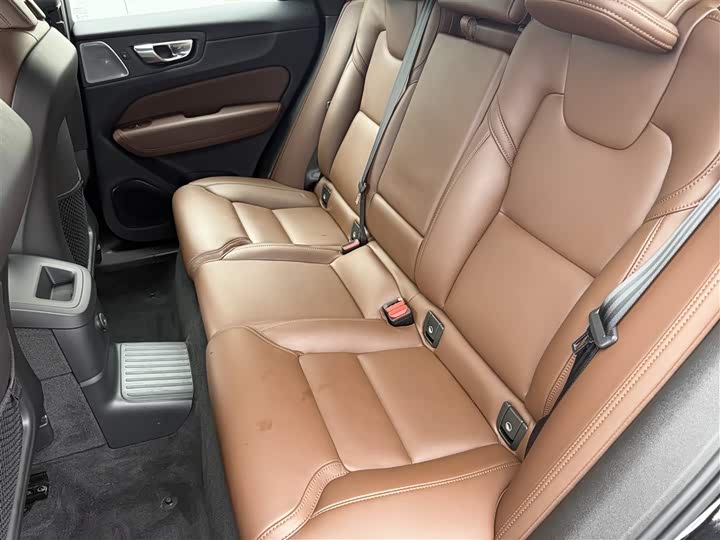 Фото 20 - Volvo XC60 Hybrid