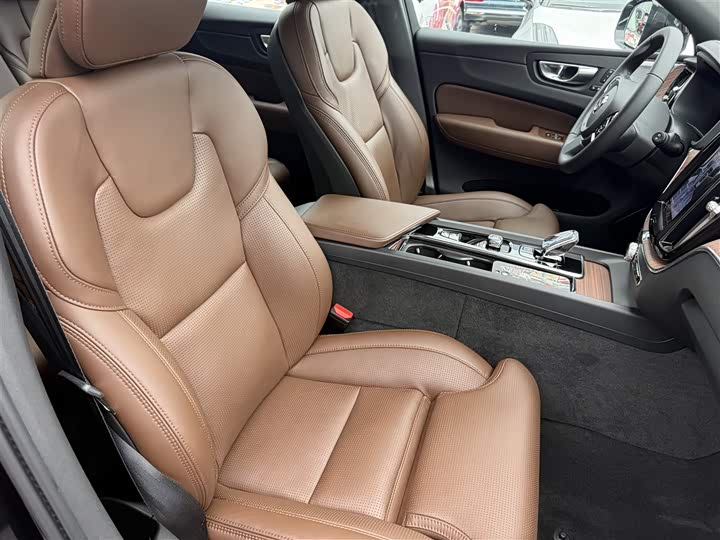 Фото 21 - Volvo XC60 Hybrid