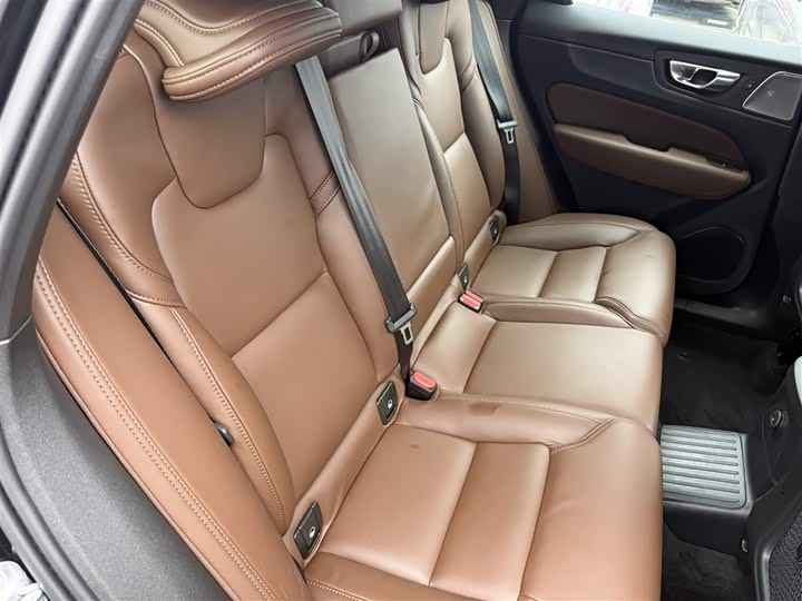 Фото 22 - Volvo XC60 Hybrid