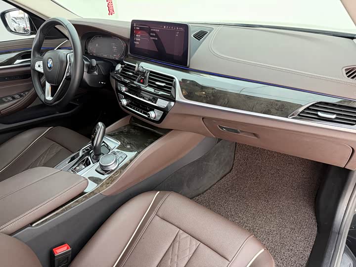 Фото 16 - BMW 5 Series