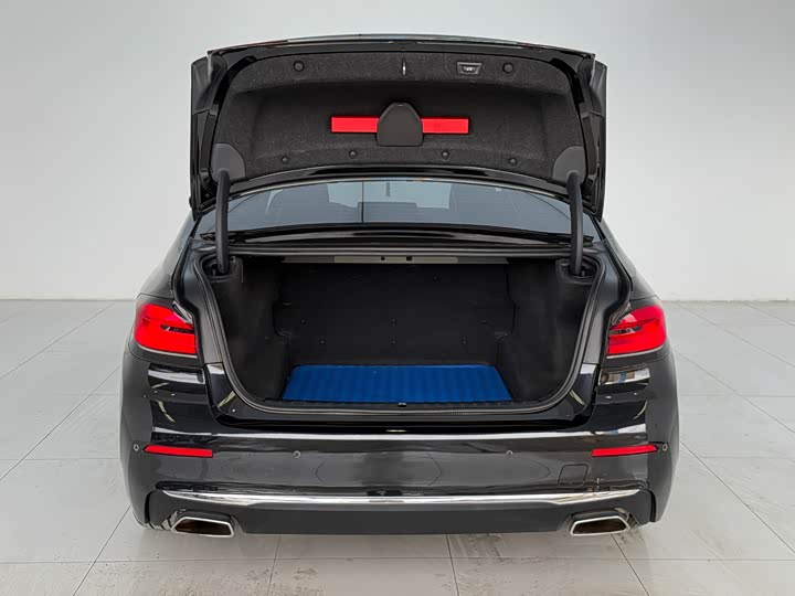 Фото 17 - BMW 5 Series