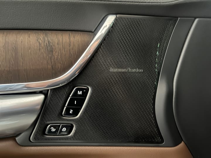 Фото 10 - Volvo S90