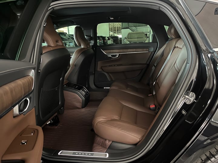 Фото 11 - Volvo S90