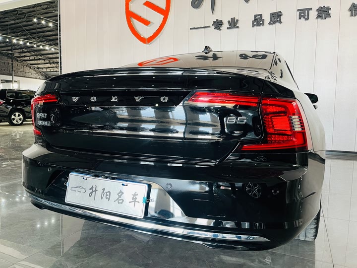 Фото 12 - Volvo S90