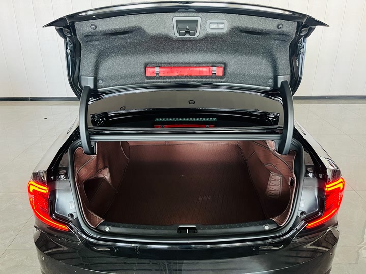 Фото 13 - Volvo S90