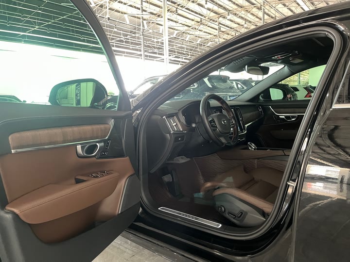 Фото 8 - Volvo S90