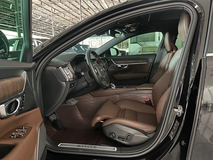 Фото 9 - Volvo S90