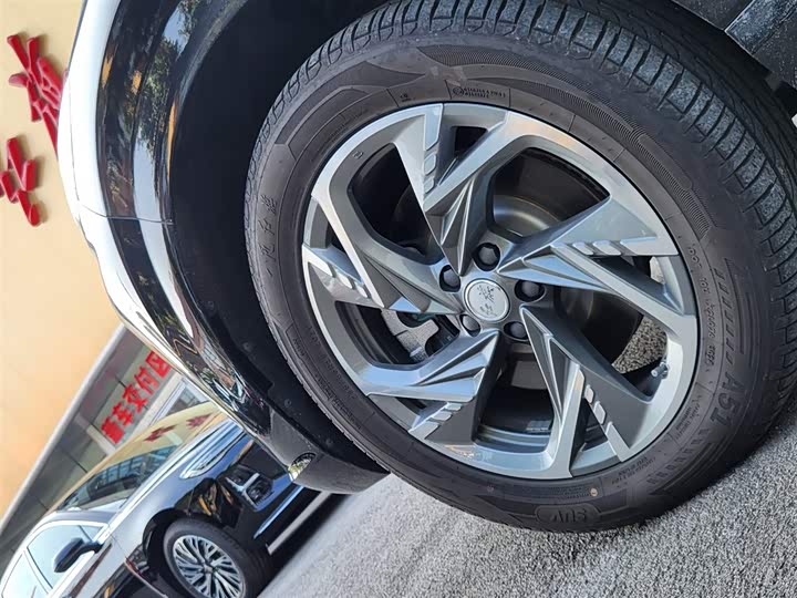 Фото 11 - Hongqi HS3 Hybrid