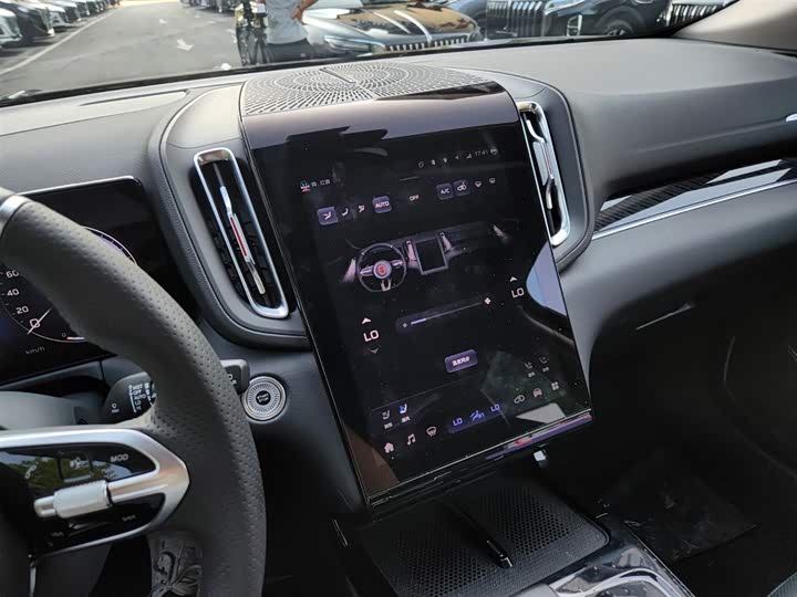 Фото 13 - Hongqi HS3 Hybrid