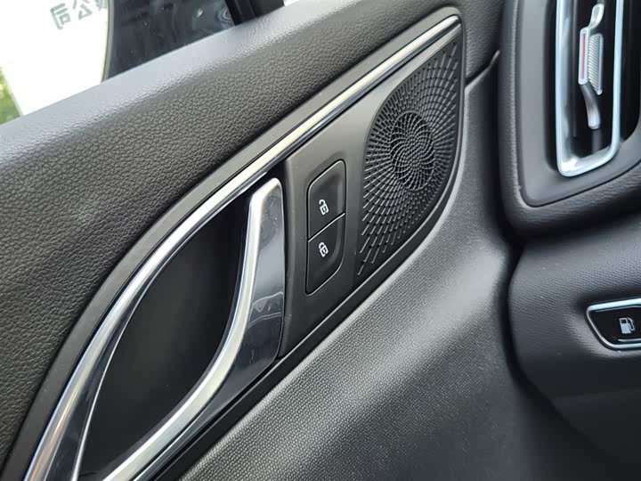 Фото 18 - Hongqi HS3 Hybrid