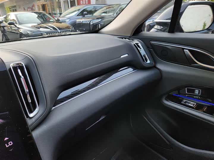 Фото 21 - Hongqi HS3 Hybrid