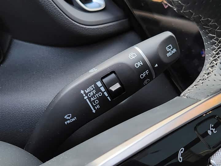 Фото 22 - Hongqi HS3 Hybrid