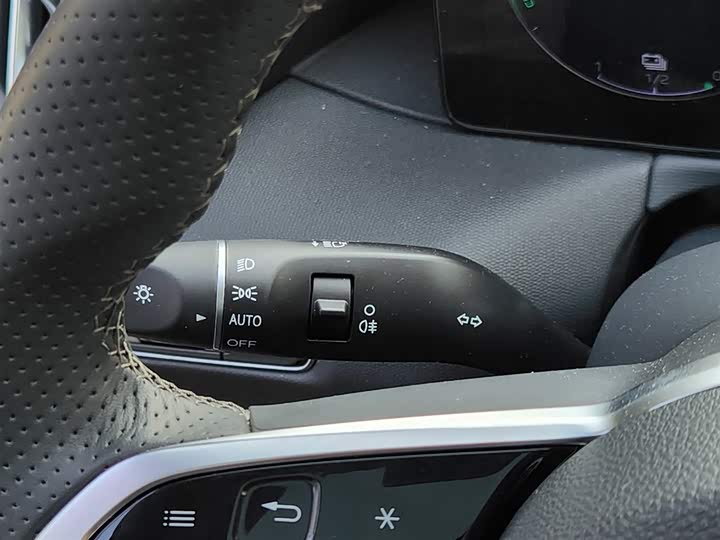 Фото 23 - Hongqi HS3 Hybrid