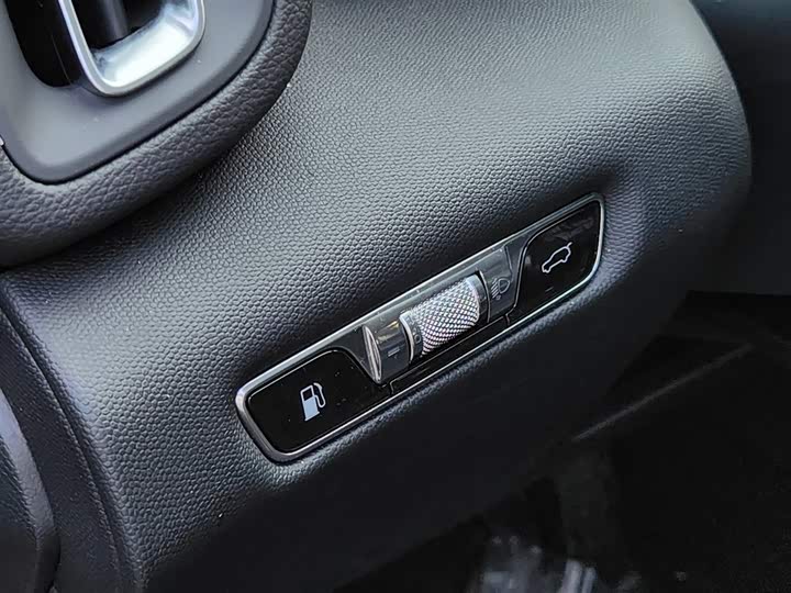 Фото 24 - Hongqi HS3 Hybrid