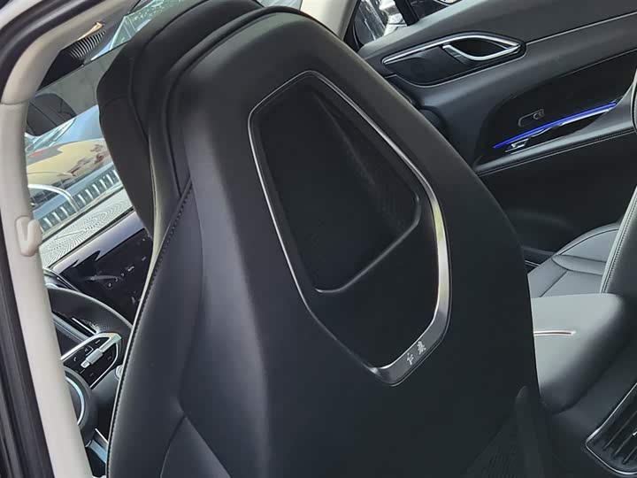 Фото 26 - Hongqi HS3 Hybrid