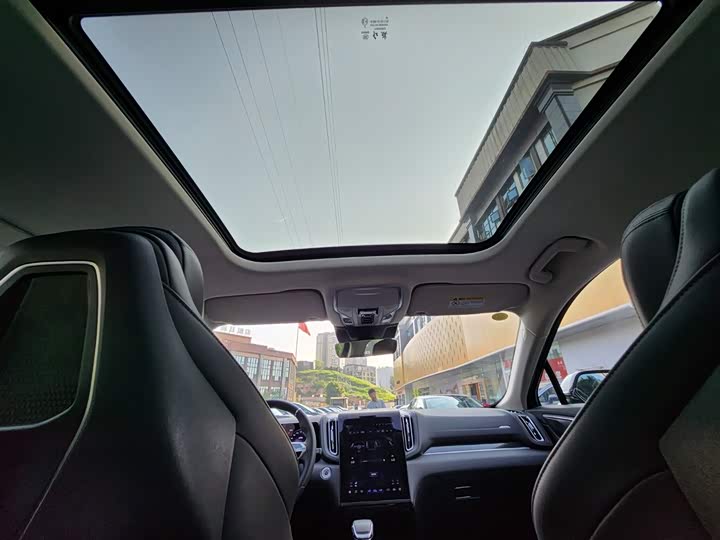 Фото 29 - Hongqi HS3 Hybrid