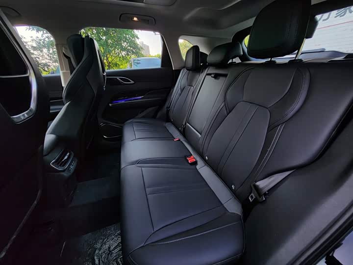 Фото 31 - Hongqi HS3 Hybrid