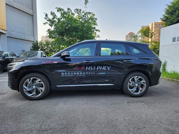 Фото 7 - Hongqi HS3 Hybrid