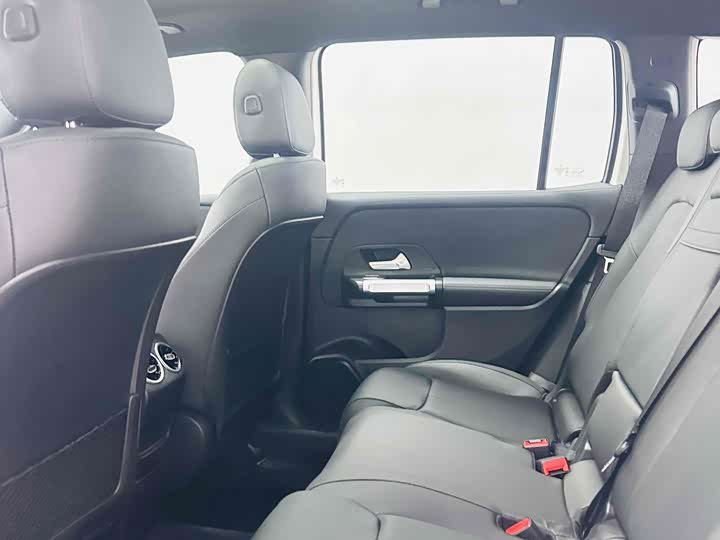 Фото 10 - Mercedes-Benz GLB-Class