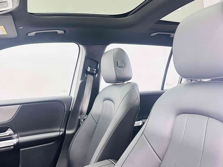 Фото 9 - Mercedes-Benz GLB-Class