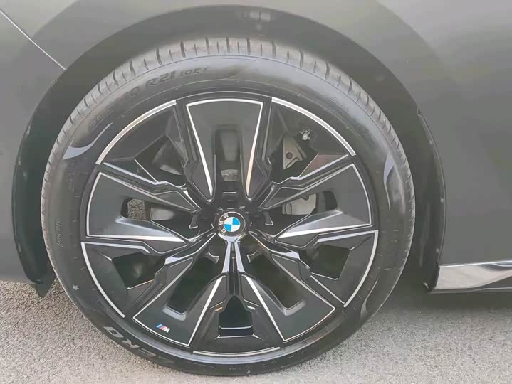 Фото 14 - BMW 7 Series