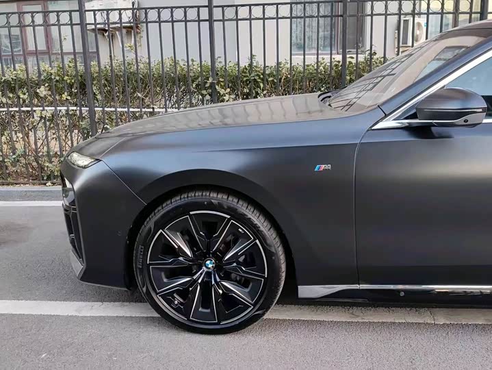 Фото 15 - BMW 7 Series