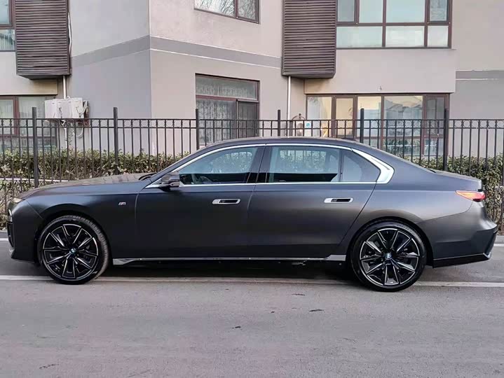 Фото 2 - BMW 7 Series