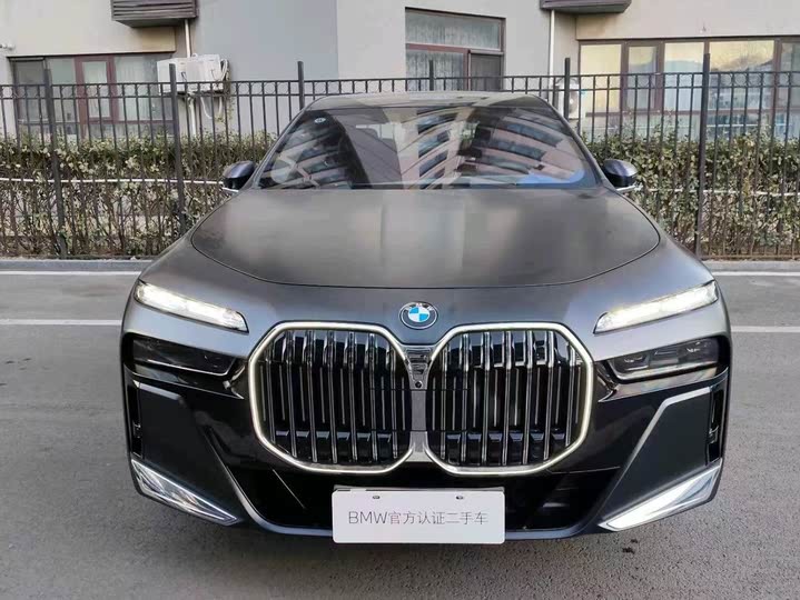 Фото 3 - BMW 7 Series