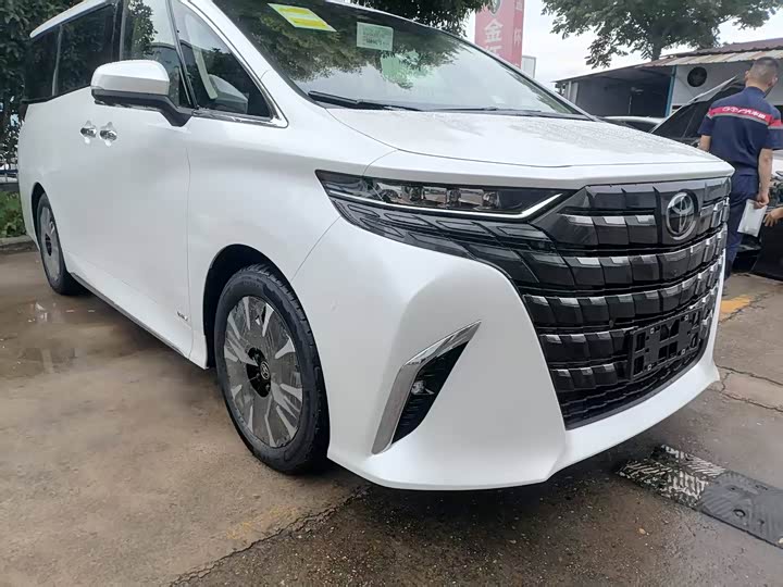 Photo 3 - Toyota Alphard