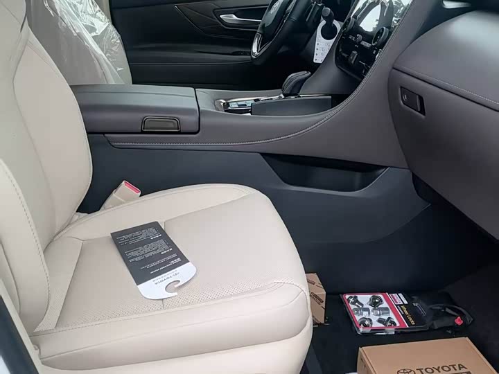 Photo 4 - Toyota Alphard