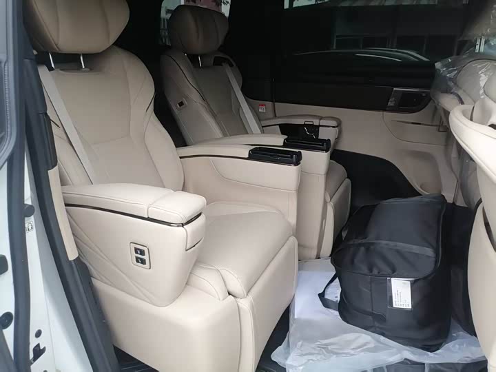 Photo 5 - Toyota Alphard