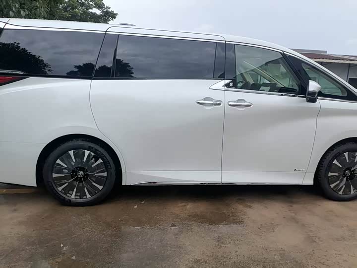 Photo 7 - Toyota Alphard